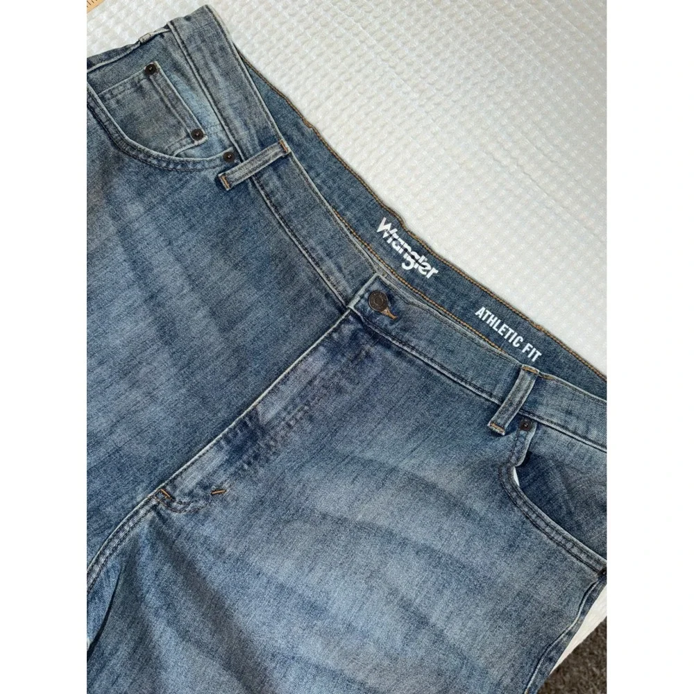 Wrangler Athletic Fit Jeans Mens 42x32 Blue Stretch Denim